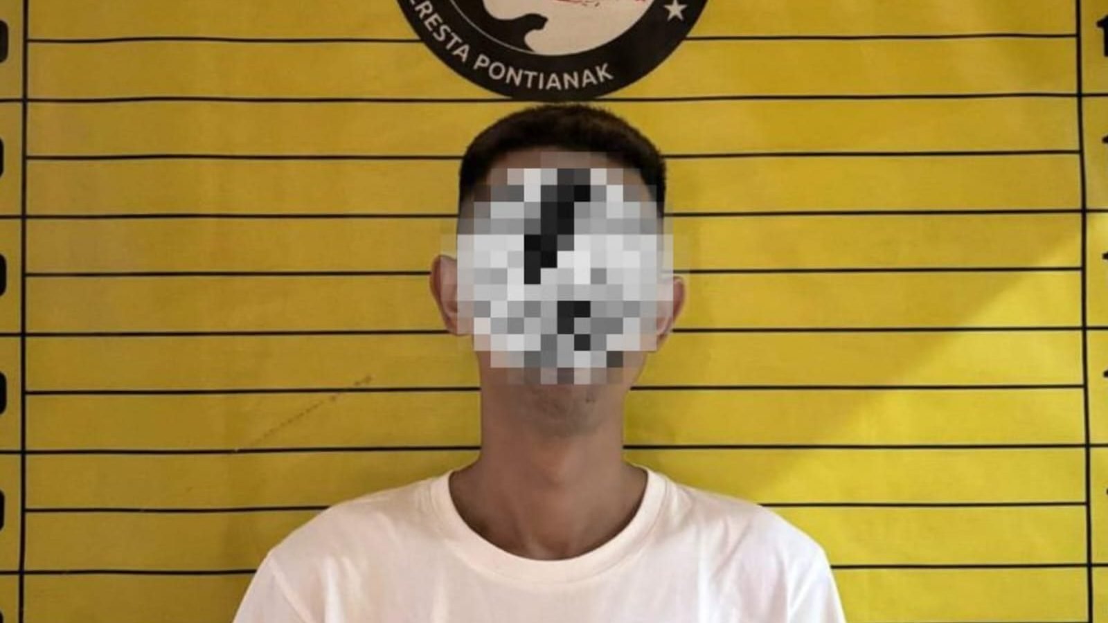 Foto: Pelaku berinisial FH yang berasal dari Kabupaten Kubu Raya tertangkap basah membawa 25 butir pil ekstasi di Pontianak Timur. Dok. HO/Faktakalbar.id