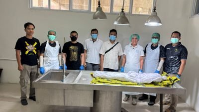 Foto: Jasad anak berkebutuhan khusus berinisial MR (9) yang telah diautopsi. Diketahui bahwa pelaku penganiayaan tersebut adalah pacar ibu korban berinisial A (23). (Istimewa)