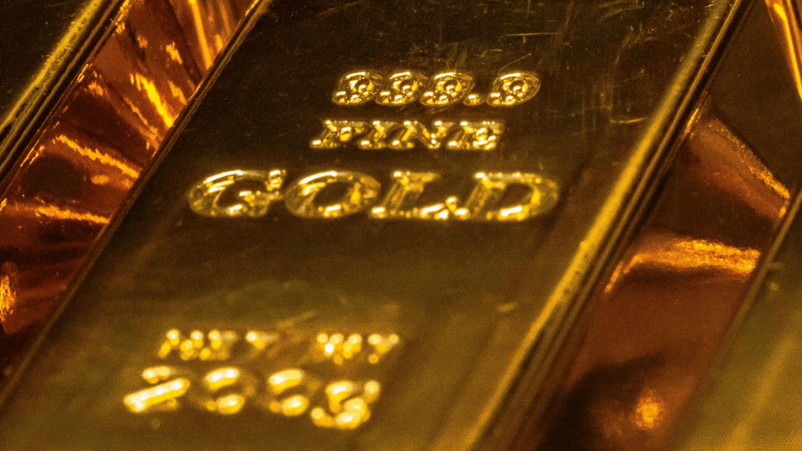 Cadangan emas Indonesia mencapai 3.565 juta ton, dengan Papua menyumbang lebih dari 50%. Simak sebaran dan tantangan pengelolaannya di berbagai wilayah. Foto: Jingming Pan/Unsplash