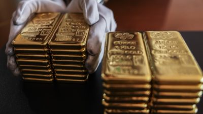 Ilustrasi. Penurunan harga emas dunia mencerminkan perubahan sentimen pasar dan faktor-faktor ekonomi global. (Dok. Ist)
