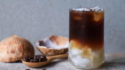 Cloud coffee, minuman kopi dengan sentuhan tropis dari air kelapa yang sedang tren di media sosial. (Dok. Ist)
