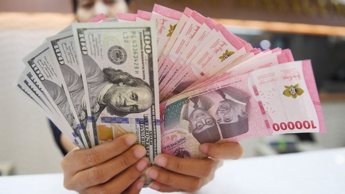 Ilustrasi, Nilai tukar rupiah menguat 0,56% terhadap dolar AS di awal pekan (Dok. Ist)