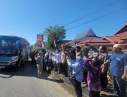 Ribuan Warga Sanggau Hadiri Pelepasan Jamaah Calon Haji 2025