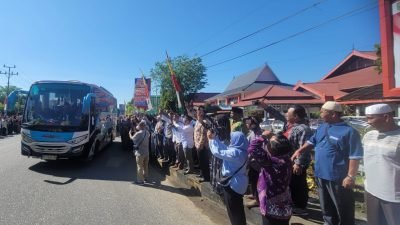 Ribuan Warga Sanggau Hadiri Pelepasan Jamaah Calon Haji 2025