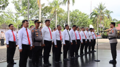 Kapolresta Pontianak Beri Penghargaan ke 22 Personel Berprestasi Ungkap Kasus Kriminal