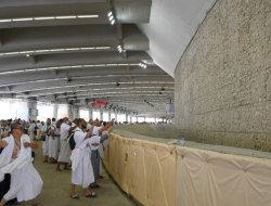 Ribuan Jemaah Haji Padati Jamarat untuk Lempar Jamrah Hari Kedua
