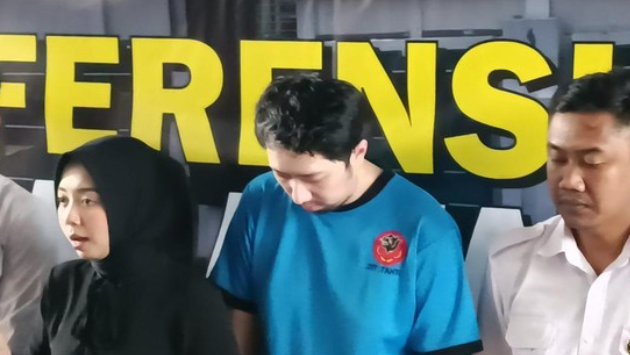 Tersangka Priguna Anugerah Pratama saat Konferensi Pers pihak kepolisian. (Dok. Ist)