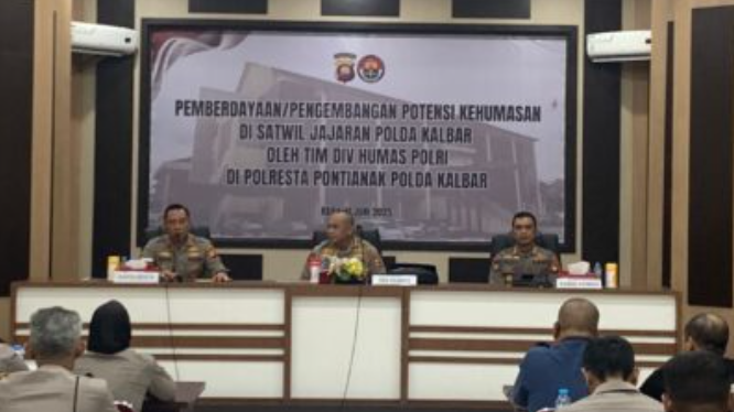 Suasana pelatihan kehumasan tingkat Satwil yang digelar Divisi Humas Polri di Aula Polresta Pontianak, Kamis (13/6/2025). Peserta tampak antusias mengikuti kegiatan. (Dok. Ist)
