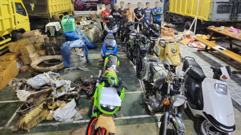 Barang bukti penyelundupan dari Thailand yang berhasil diamankan, terdiri dari kendaraan bermotor dan satwa eksotis. Sumber Foto: beacukai.go.id