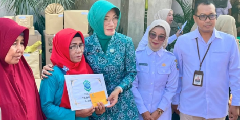 pembagian doorprize dan layanan pembukaan tabungan bagi lansia dalam peringatan HLUN 2025 di Kota Pontianak. Foto: HO/Faktakalbar.id