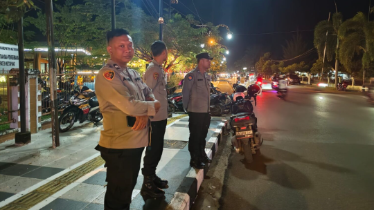 Patroli malam Polres Ketapang dipimpin AKP Suwarto menyusuri sejumlah titik rawan guna mencegah balap liar dan menjaga ketertiban umum, Sabtu (28/6/2025). Dok. Istimewa