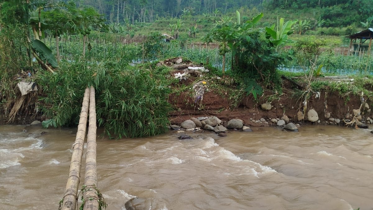 Kondisi Sungai Lutut di Kabupaten Temanggung, Jawa Tengah telah surut, Minggu (1/6). Sumber Foto: BPBD Kab Temanggung