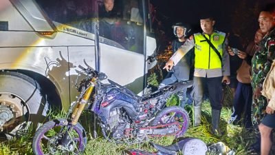 Foto: Kecelakaan di Nanga Tayap antara bus penumpang dan sepeda motor menyebabkan satu warga tewas di tempat. Polisi masih selidiki penyebab tabrakan. Dok. HO/Faktakalbar.id
