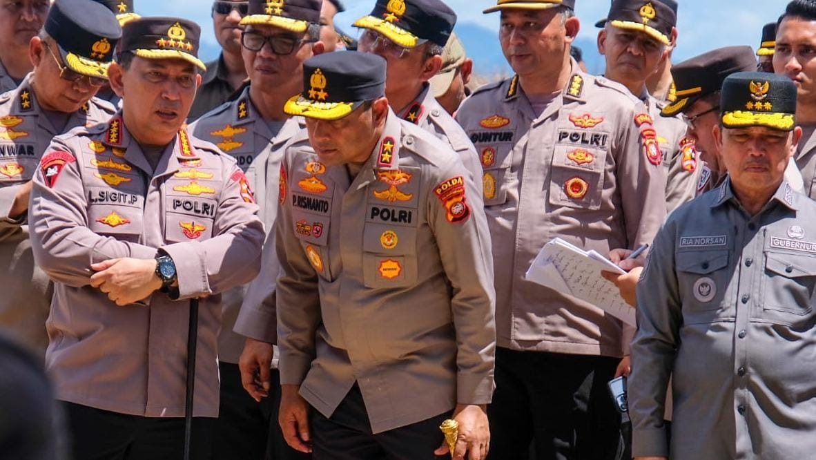 Kapolri bersama jajaran Mabes Polri tiba di Pontianak dalam rangka mendampingi Presiden Prabowo Subianto pada kegiatan panen raya jagung di Kalbar. Foto: HO/Faktakalbar.id