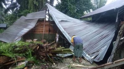Rumah warga di Kabupaten Aceh Tamiang yang mengalami kerusakan akibat angin kencang yang terjadi pada Minggu (1/6). Sumber Foto: BPBD Kab. Aceh Tamiang