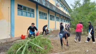 STKIP Sintang Gelar Aksi Bersih Sampah Peringati Hari Lingkungan Hidup Sedunia 2025