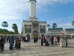Ribuan Jemaah Padati Masjid Raya Mujahidin Pontianak untuk Salat Idul Adha 1446 H