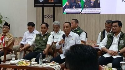 Wakil Gubernur Kalbar, Krisantus Kurniawan, menyampaikan pernyataan dalam konferensi pers seusai apel kesiapsiagaan kebakaran hutan dan lahan (karhutla) Provinsi Kalbar, Kamis (05/06/2025). (Dok. Mario/Faktakalbar.id)