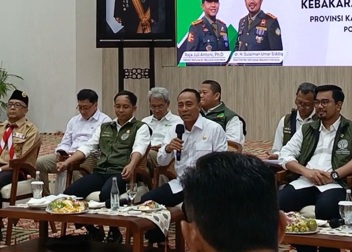Wakil Gubernur Kalbar, Krisantus Kurniawan, menyampaikan pernyataan dalam konferensi pers seusai apel kesiapsiagaan kebakaran hutan dan lahan (karhutla) Provinsi Kalbar, Kamis (05/06/2025). (Dok. Mario/Faktakalbar.id)