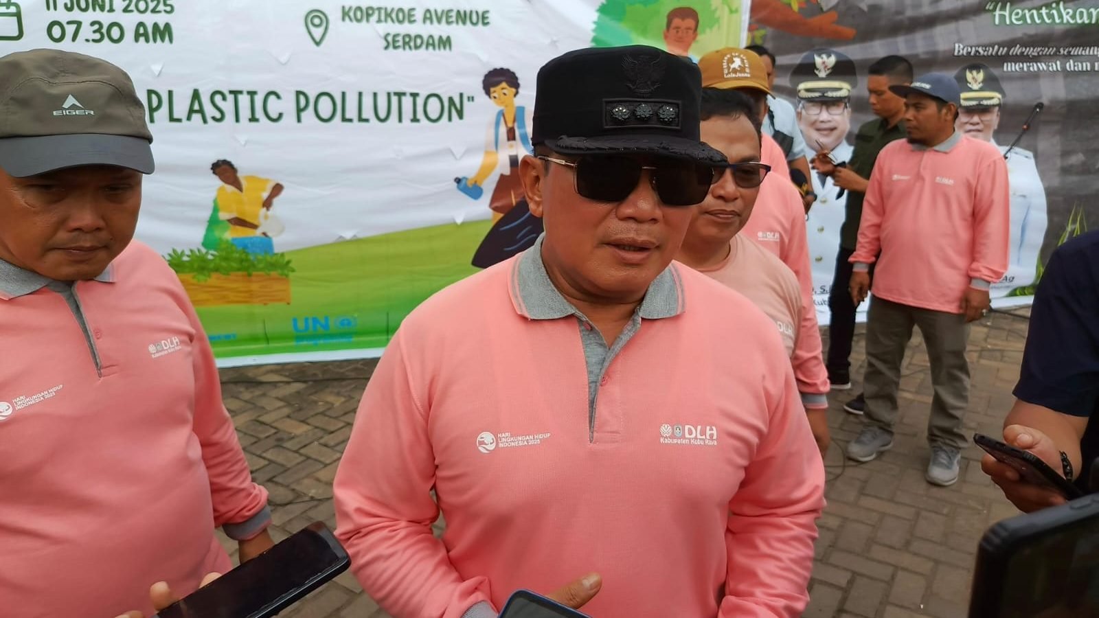 Foto: Bupati Kubu Raya, Sujiwo akan keluarkan peraturan larangan sampah plastik untuk Kabupaten Kubu Raya, Rabu (11/06/2025). Dok. Mario/Faktakalbar.id