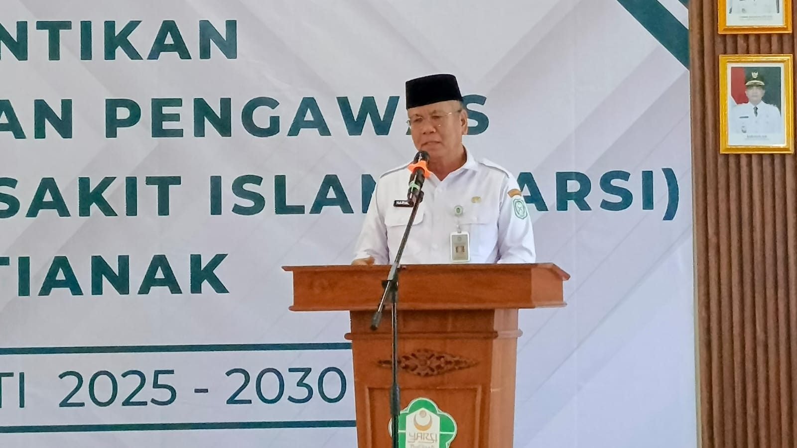 Foto: Sekda Provinsi Kalimantan Barat, Harisson berikan sambutan dalam pelantikan pengurus dan pengawas YARSI Pontianak, Rabu (11/6/2025). Dok. Mario/Faktakalbar.id