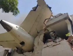 Pesawat Air India Jatuh di Permukiman Padat Ahmedabad, 242 Orang Jadi Korban