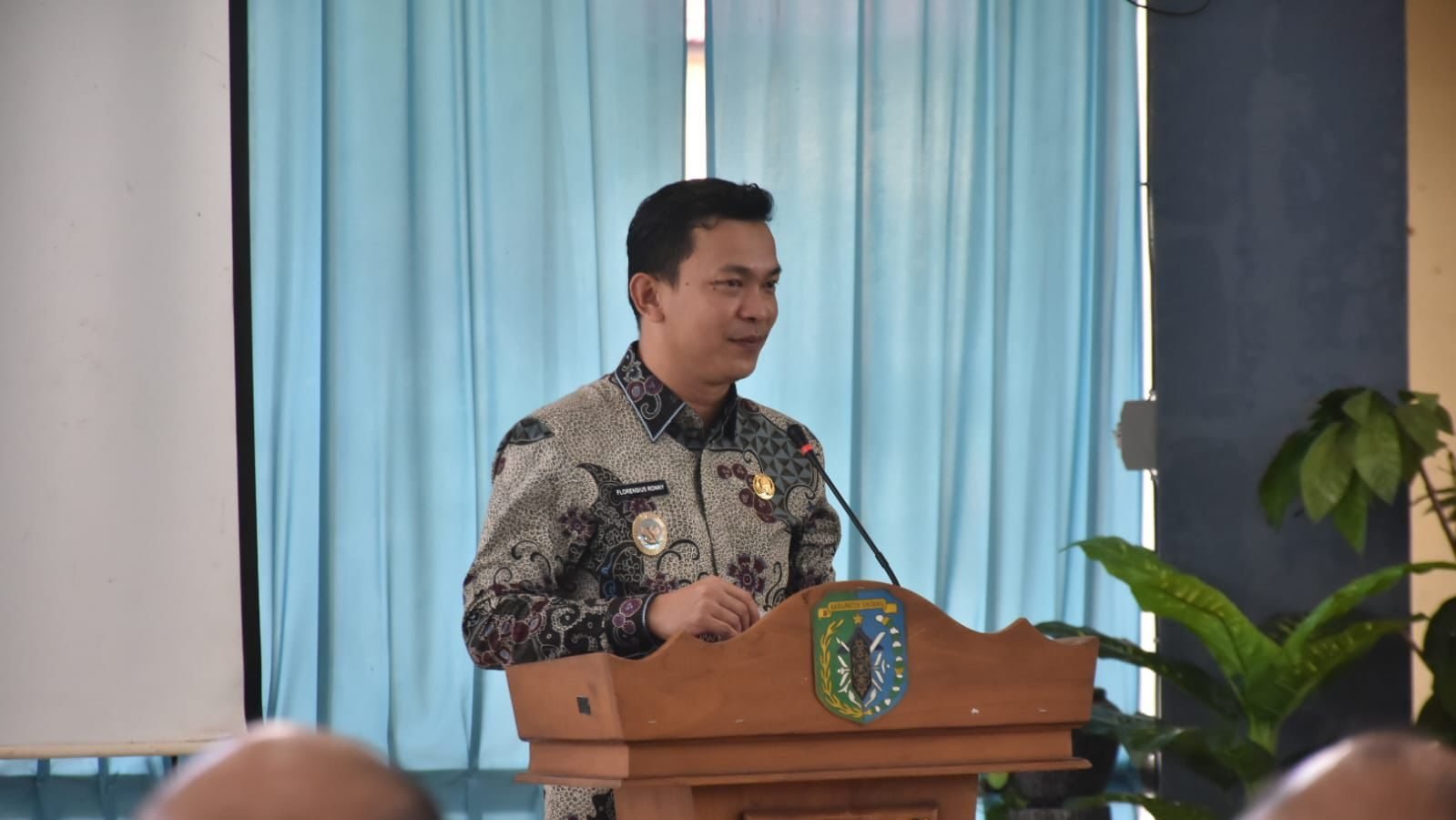 Wakil Bupati, Florensius Ronny, memberikan arahan dalam penyusunan ulang RTRW, Kamis (12/6/2025). Dok. Ist