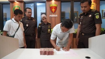 Eksekusi Putusan Kasus Korupsi APBDes Malenggang, Kejari Sanggau Terima Pengembalian Rp150 Juta