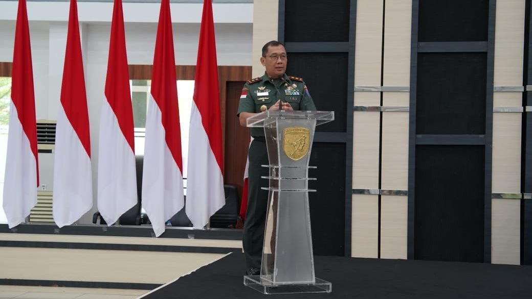 Mayjen TNI Jamallulael saat membuka Apel Pamen Bacuramin Bersaudara Kodam XII/Tpr di Aula Sudirman, Makodam XII/Tpr, Kubu Raya, Rabu (18/6/2025). Foto: HO/Faktakalbar.id
