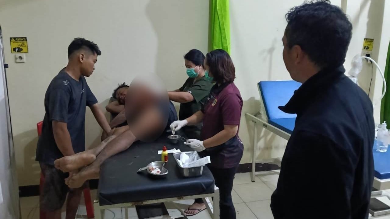 Korban penganiayaan berat di Kecamatan Kembayan mendapatkan perawatan intensif di fasilitas kesehatan akibat luka serius di bagian kepala dan tubuh. (Dok. Ist)
