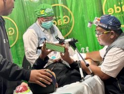 Asyik Main Game Saat Dikhitan, Abdi Hafiz Jadi Bukti Modernitas Khitanan Massal Pegadaian Pontianak