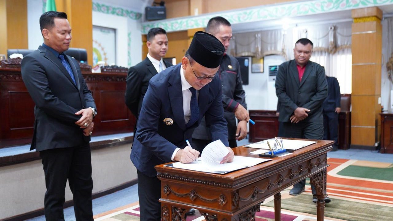 Penandatanganan KUPA-PPAS Perubahan Tahun Anggaran 2025. Foto: HO/Faktakalbar.id