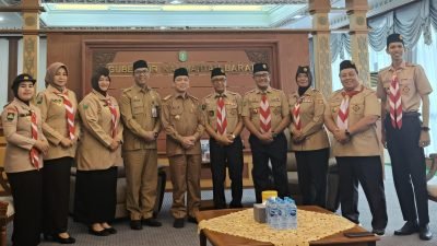 Audiensi Kwarda Gerakan Pramuka Kalbar dipimpin Kak Kwarda,Sy Abdullah Alkadrie kepada Gubernur Kalbar sekaligus Kak Mabida, Ria Norsan di ruang kerja Gubernur. (Foto: Kwardakalbar)