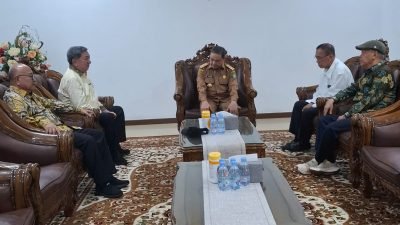 Ketua KADIN Kalbar Santyoso bersama jajaran pengurus saat audiensi dengan Gubernur Kalbar Ria Norsan di Pendopo Gubernur, Pontianak (25/6/2025). Foto: HO/Faktakalbar.id