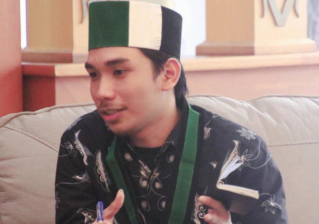 "Ketua Badko HMI Kalbar, Muhammad Said, memilih bungkam di tengah sorotan publik terkait pengadaan mobil dinas Pemprov Kalbar senilai Rp15 miliar, dengan alasan organisasi "terhormat" perlu kajian mendalam"