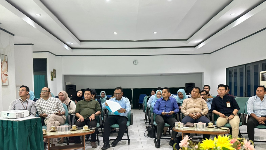 Sosialisasi digitalisasi layanan pensiun oleh Bank Kalbar dan Taspen di Aula Kantor Cabang Mempawah. (Dok. Bank Kalbar)