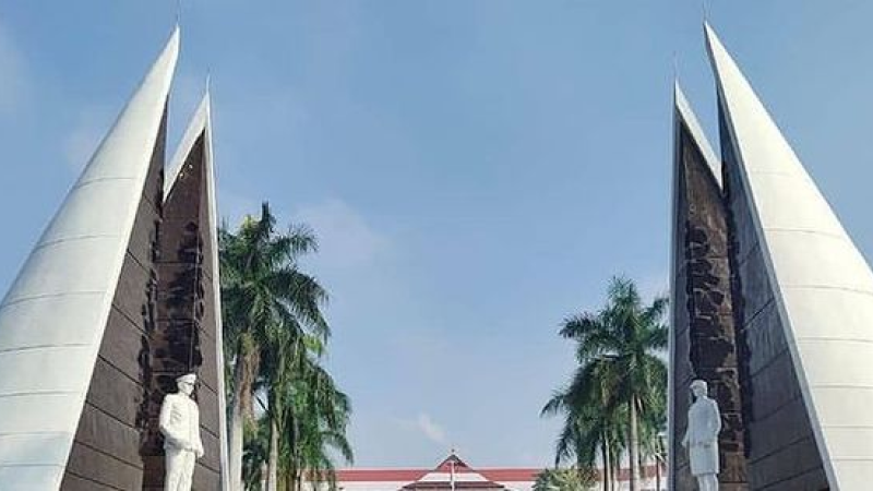 Gerbang masuk Institut Pemerintahan Dalam Negeri (IPDN) Jatinangor, lokasi retret kepala daerah gelombang kedua. (dok. istimewa)
