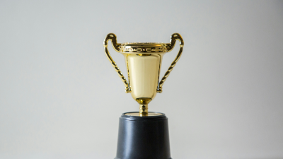 Ilustrasi- piala sebagai simbol Liga Korupsi Indonesia – klasemen kasus korupsi terbesar 2025. (Dok. Unsplash/Giorgia Trovato)