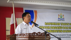 Ketua KADIN Sanggau memaparkan program strategis untuk penguatan UMKM dalam RAPIMKAB 2025. (Dok. HO/Faktakalbar.id)