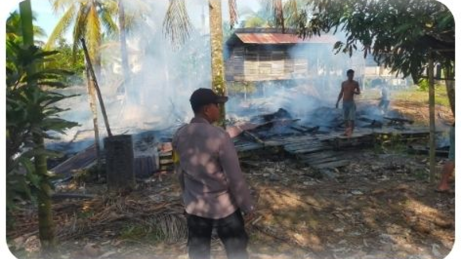 Rumah kosong di Desa Kubu, Kubu Raya, hangus terbakar akibat diduga korsleting listrik. (Dok. Ist)