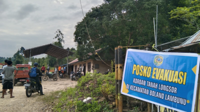 Posko evakuasi darurat di Desa Tirtanagaya, Parigi Moutong, sebagai pusat koordinasi pencarian korban longsor. (Dok. HO/Faktakalbar.id)