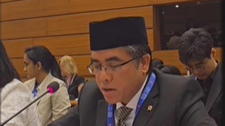 Menteri Ketenagakerjaan Yassierli saat konferensi pers membahas PHK dan rencana pembentukan Satgas PHK. (Dok. Instagram/Kemenker)