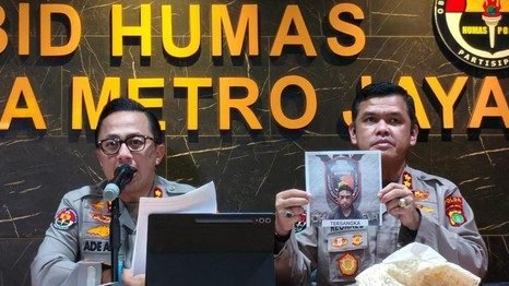 Kabid Humas Polda Metro Jaya Kombes Pol Ade Ary Syam Indradi saat memberikan keterangan kepada media di Polda Metro Jaya, Selasa, (17/6/2025). Dok. Istimewa