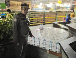 Satpol PP Tertibkan PKL di Waterfront Pontianak