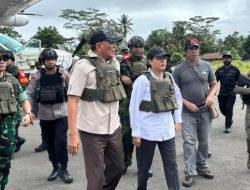 Sjafrie Sjamsoeddin dan Sri Mulyani Kunjungi Nduga Papua dengan Rompi Anti Peluru