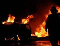 Dua Petugas Damkar Swasta di Pontianak Tersengat Listrik saat Padamkan Kebakaran