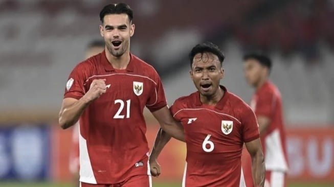 Jens Raven dan Robi Darwis, dua pemain kunci Timnas Indonesia U-23. (Dok. Ist)