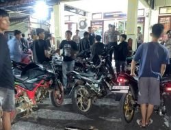 Ciptakan Rasa Aman, Polsek Sekayam Gelar Razia Malam dan Musnahkan Puluhan Knalpot Brong