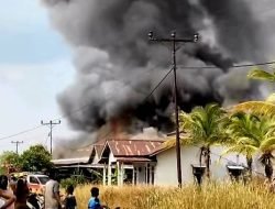 Kebakaran di Segedong Mempawah: Dua Rumah Ludes Dilalap Api