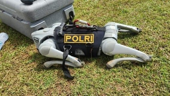 Robodog, robot anjing canggih yang dipamerkan Polri dalam perayaan HUT ke-79 Bhayangkara di Monas. Robot ini diklaim hasil pengembangan lokal dan ditaksir seharga Rp3 miliar per unit. (Dok. Ist)